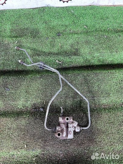 Распределитель тормозной Toyota Celica ZZT230