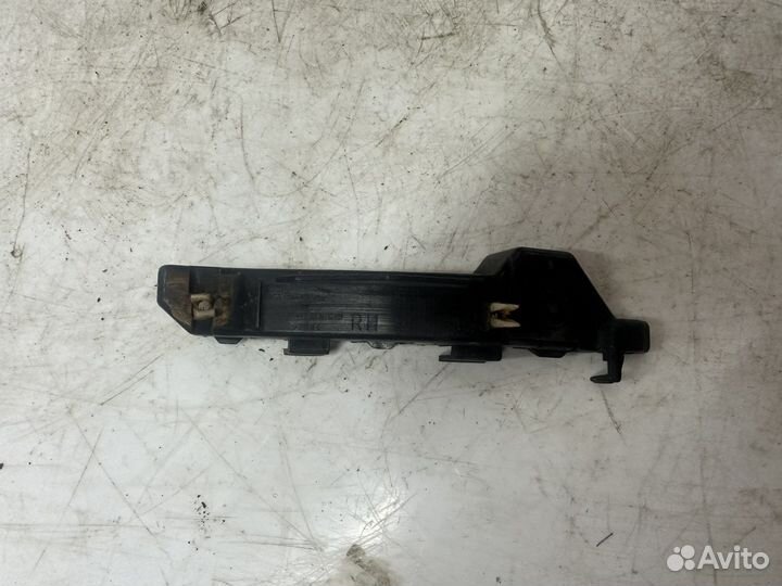 Кронштейн переднего бампера Hyundai Santa Fe 2 CM