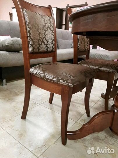 Стол из дерева