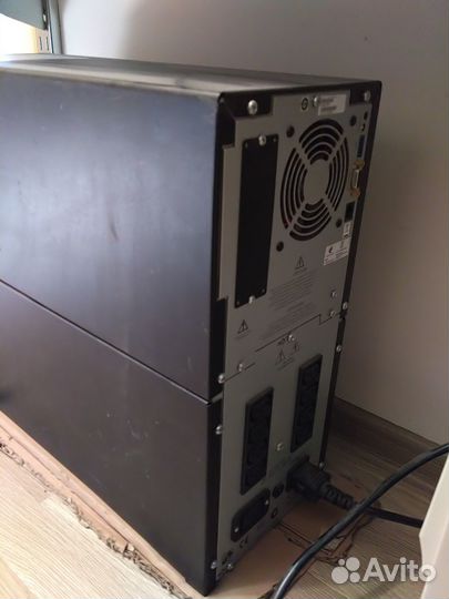 Источник бесперебойного питания APC Smart-UPS 2200