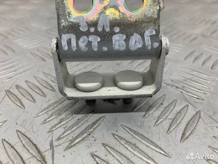 Б/У петля крышки багажника задний левый Mazda