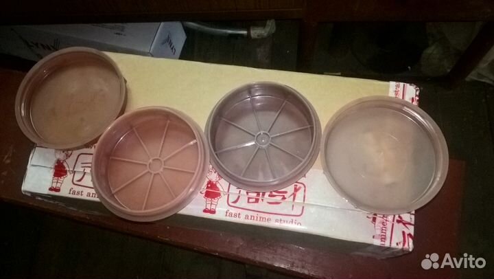 Банка пластмассовая