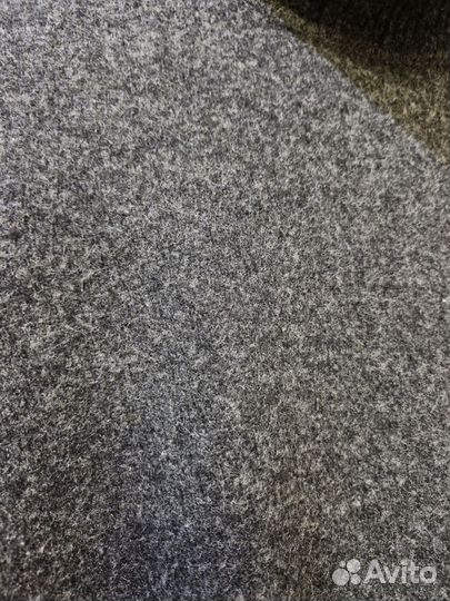 Свитер uniqlo M плотная шерсть