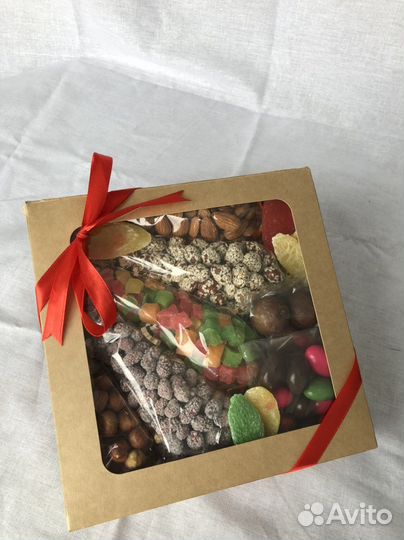 Подарочный набор бокс орехов и сухофруктов