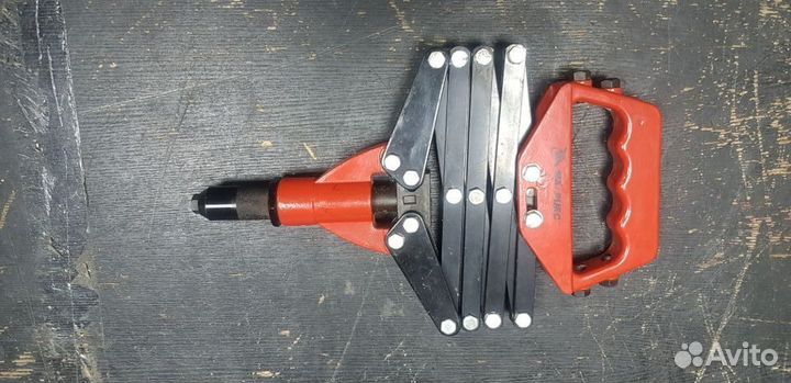 Заклепочник ручной