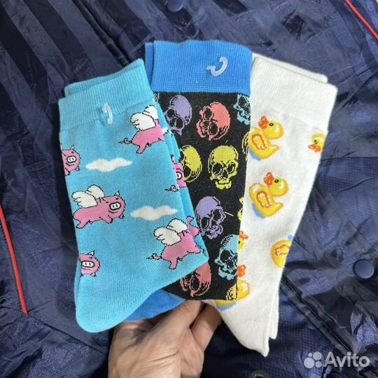 Носки с рисунками, выгоревшие на солнце