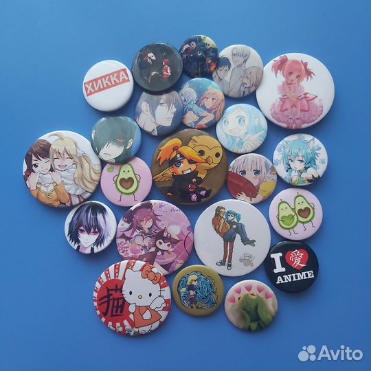 Аниме значки с футляром разные