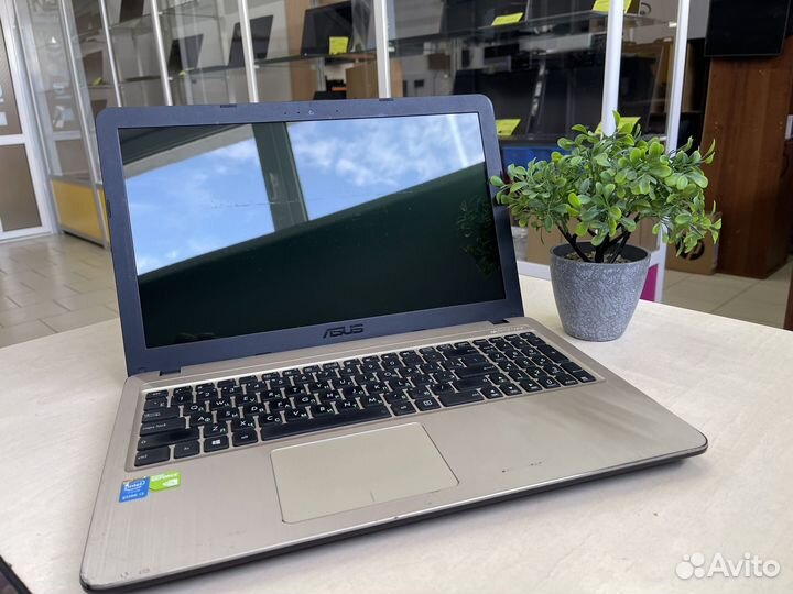 Ноутбук Asus/Core i3/8GB/920M/SSD