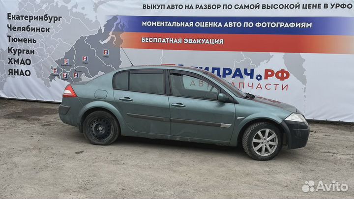 Крышка коленвала передняя Renault Megane 2 7700105