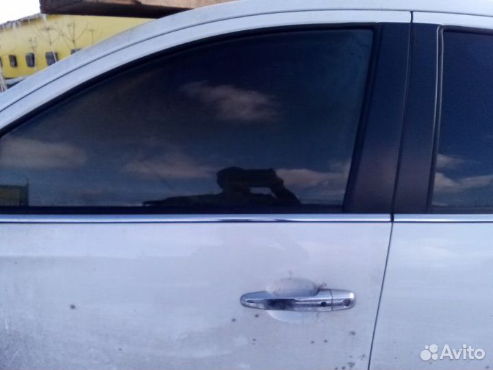 Дверь передняя левая Mitsubishi Pajero/Montero
