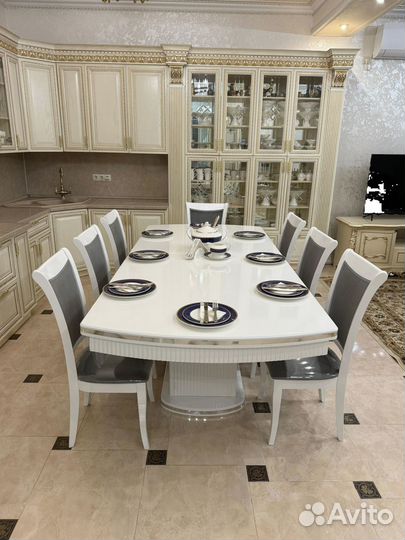 Стол обеденный