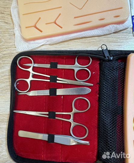 Набор хирургических инструментов