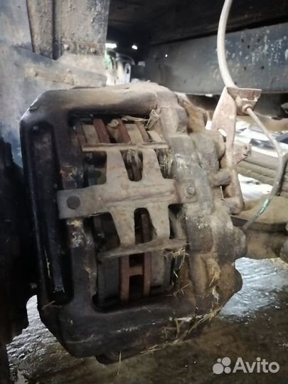 Суппорт на мерседес 609D разборка мерседес 609D