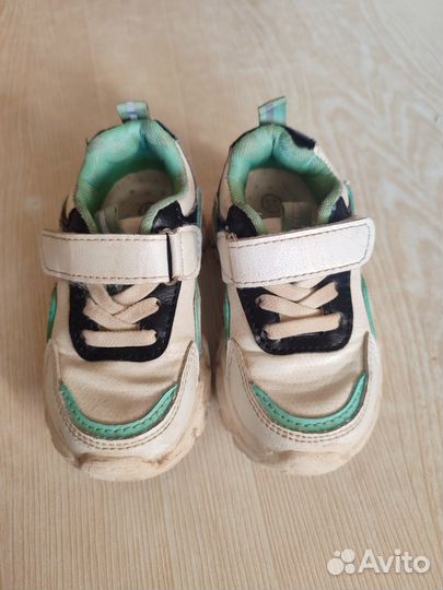 Кроссовки детские 22