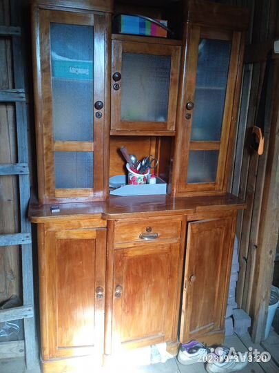 Старинный, антикварный буфет