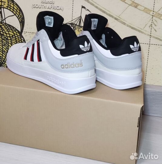 Кроссовки Adidas