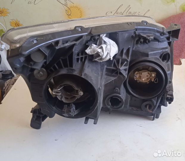 Фара toyota avensis