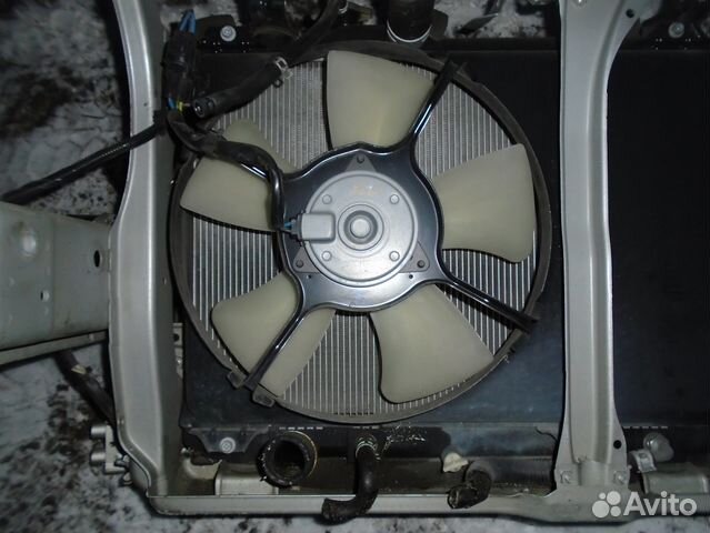 Suzuki Swift 2004-2010 вентилятор диффузор Свифт