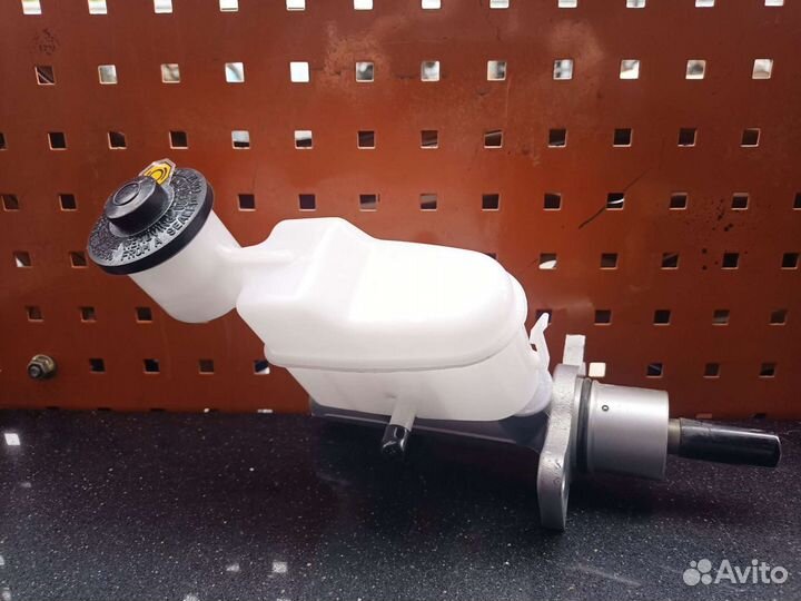 Главный тормозной цилиндр Toyota Corolla