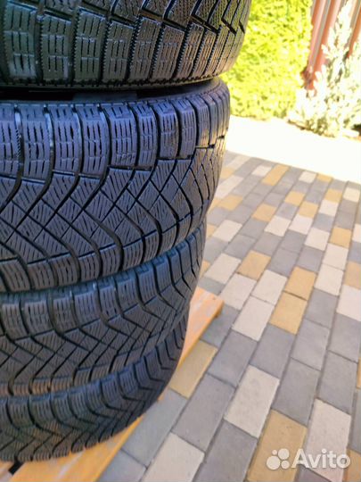 Pirelli Ice Zero FR 235/55 R19