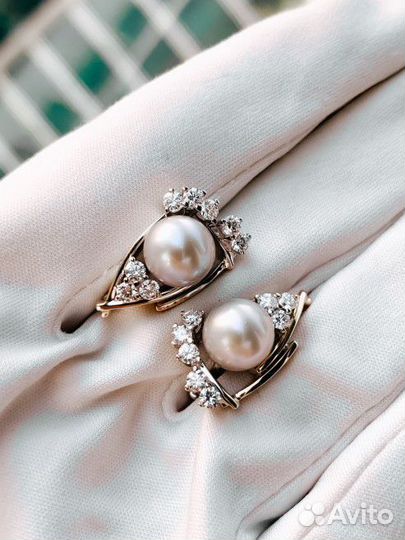 Комплект с бриллиантами и жемчугом