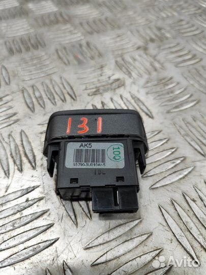 Кнопка аварийной сигнализации Kia Sportage SL G4KD