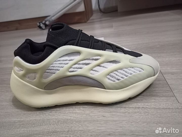 Adidas yeezy boost 700