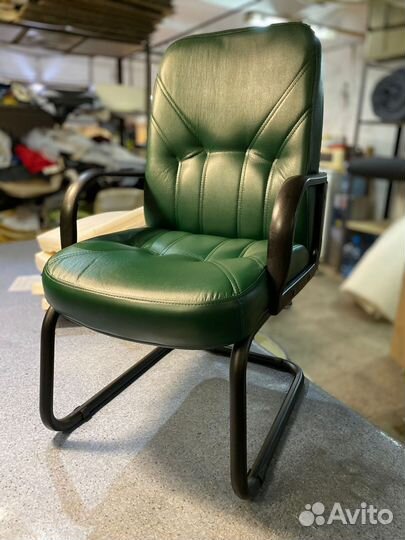 Офисное кресло