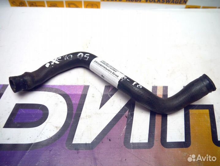 Патрубок системы охлаждения Вольво S60 S80 XC70