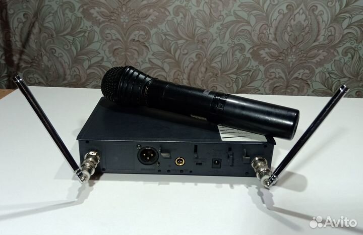 Радиомикрофон AKG SR61