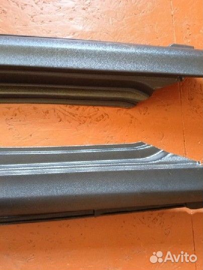 Пластиковые накладки на пороги Лада Калина