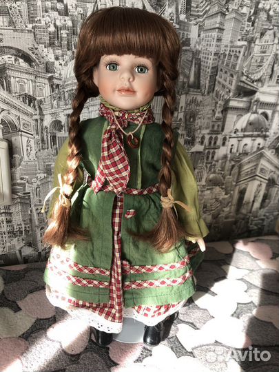 Коллекционная кукла фарфоровоя