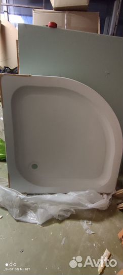 Душевой поддон 90х90