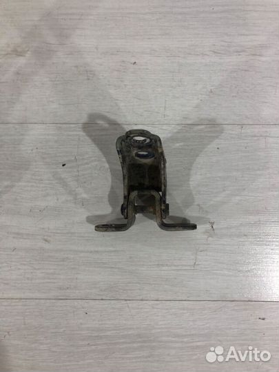 Петля двери перед прав honda civic 8 4D 1.8 ат сед