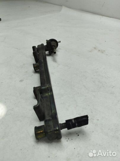 Топливная рампа Nissan Bluebird QG18 2001