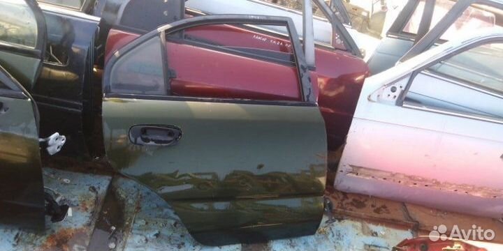 Дверь Mitsubishi Carisma