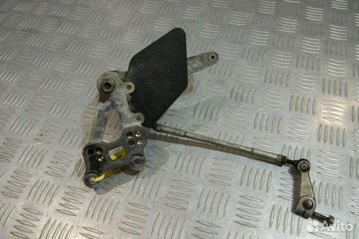 Крепление подножки водителя левое Honda CBR900RR