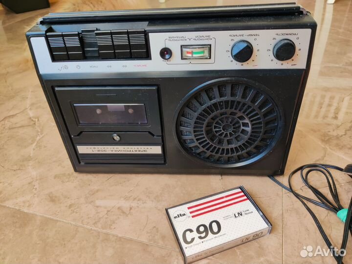 Кассетный магнитофон Электроника 302-1 + кассета