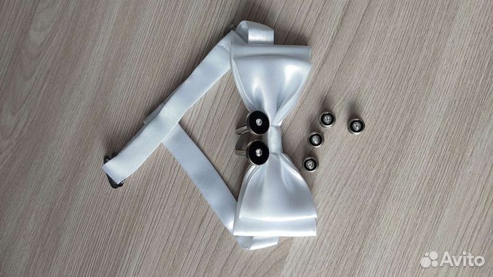 Бабочка и запонки