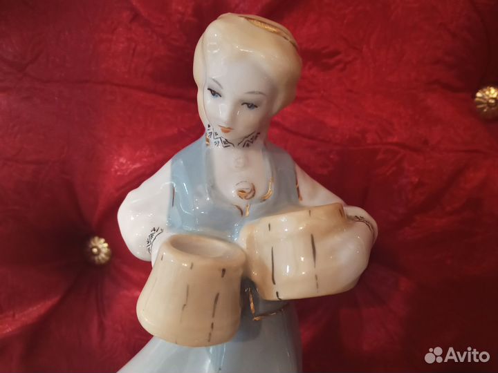 Статуэтка СССР Девушка с кружками Фарфор Рига
