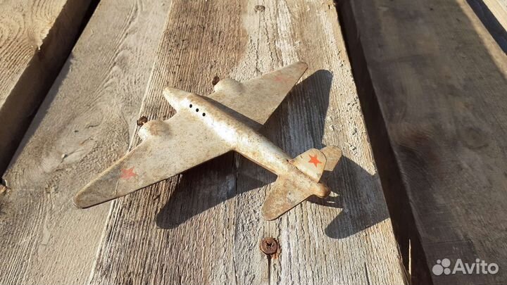 Самолет маленький, железный. Торг