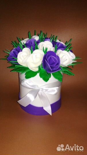 Розы в шляпной коробке, светильник роза