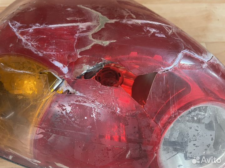 Продам заднюю правую фару L200