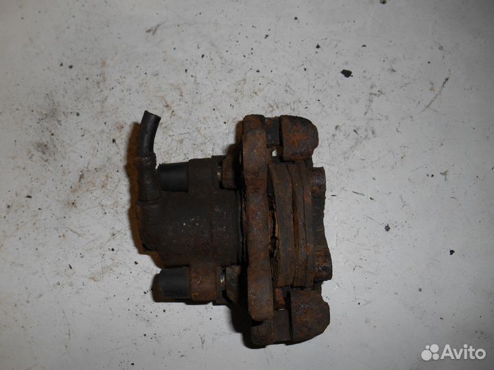 Задний левый суппорт BMW E34 бмв Е34