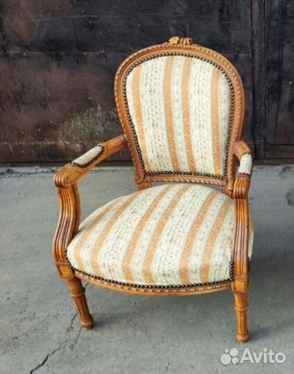 Кресло старинное