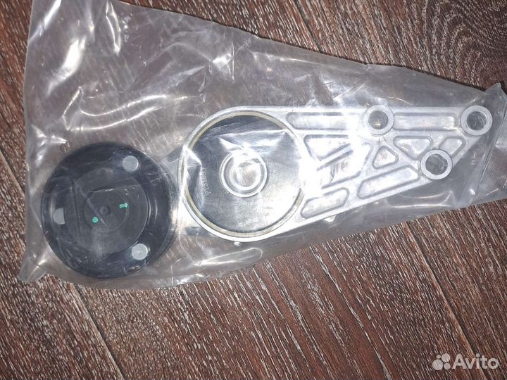 Ролик натяжной поликлинового ремня без натяжителя