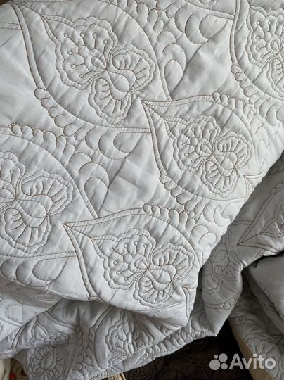 Покрывало на двуспальную кровать б/у