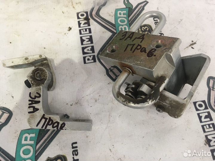 Петли задней правой двери Volkswagen Passat B5