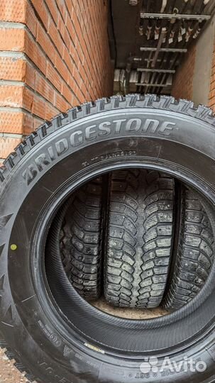 Bridgestone Blizzak Spike-01 205/70 R15 96T