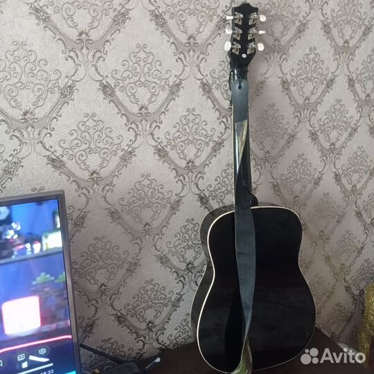 Акустическая гитара